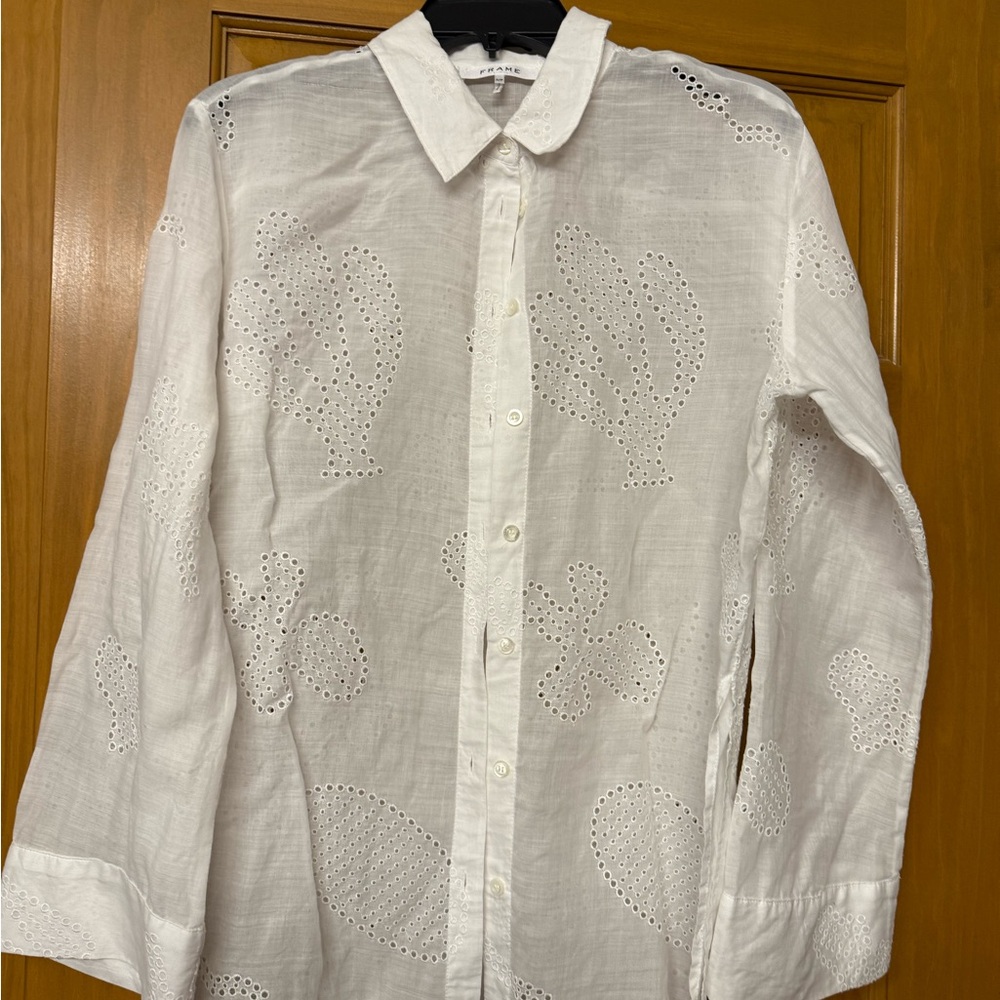 White,classic collar ,Frame shirt. Eyelet